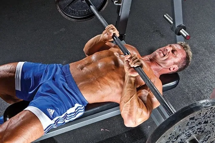 Ejercicios básicos de entrenamiento muscular: los triceps (VII)